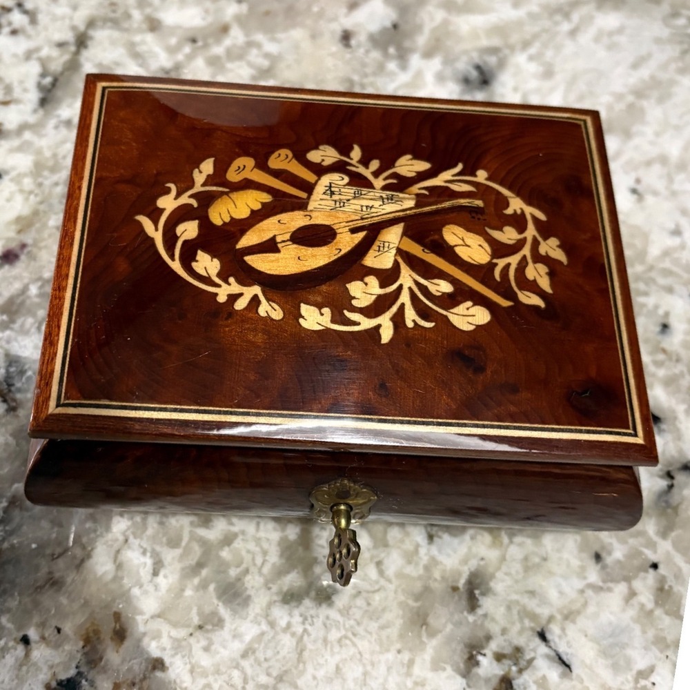 Gabriella Sorrento Italian Inlaid‎ Wood Music Box Brown Fair Torna a Sorriento